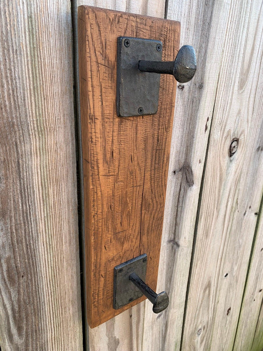Cowboy Hat Wood Wall Rack with 2 Railroad Stakes in Rustic Farmhouse Style