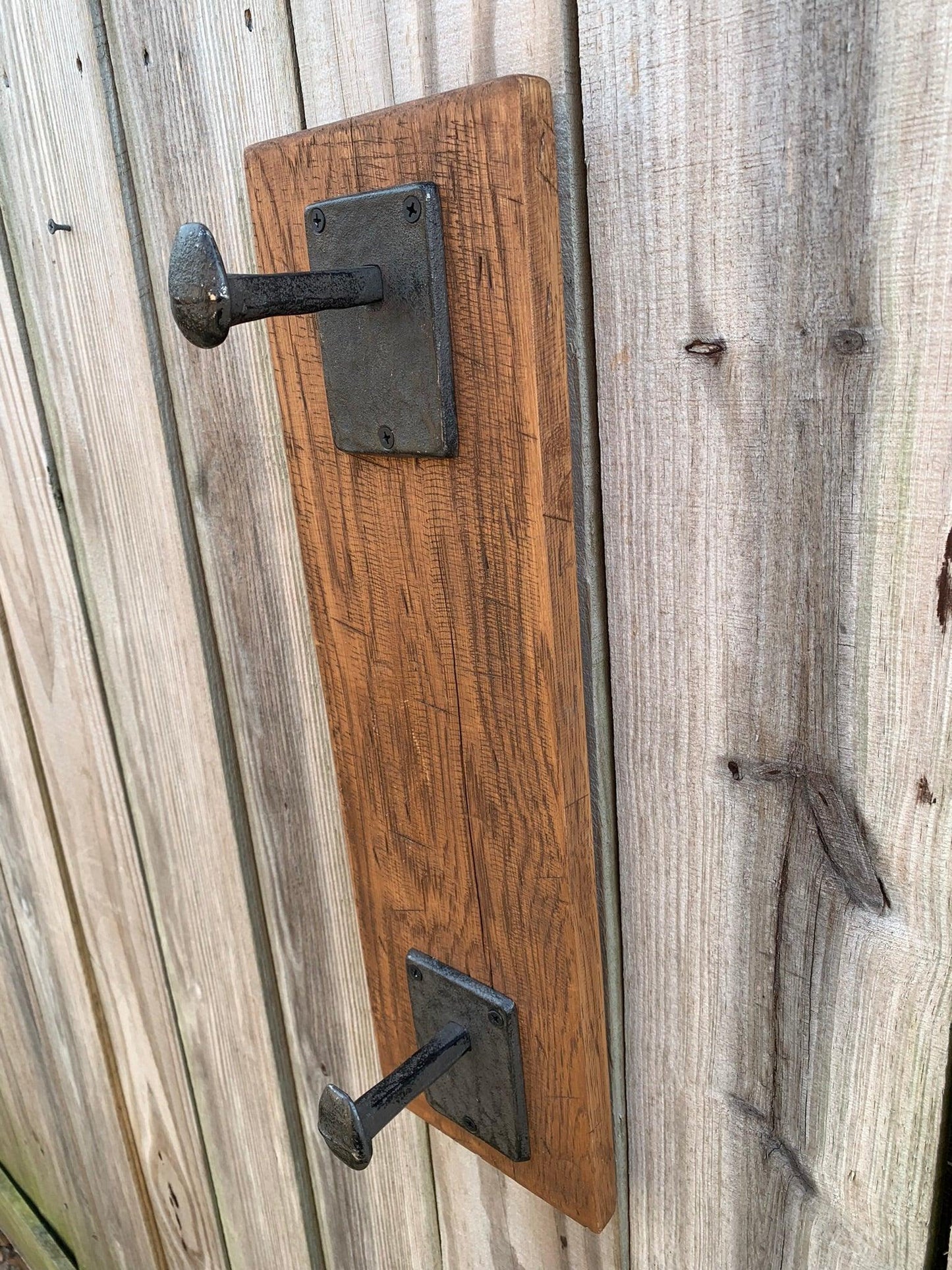 Cowboy Hat Wood Wall Rack with 2 Railroad Stakes in Rustic Farmhouse Style